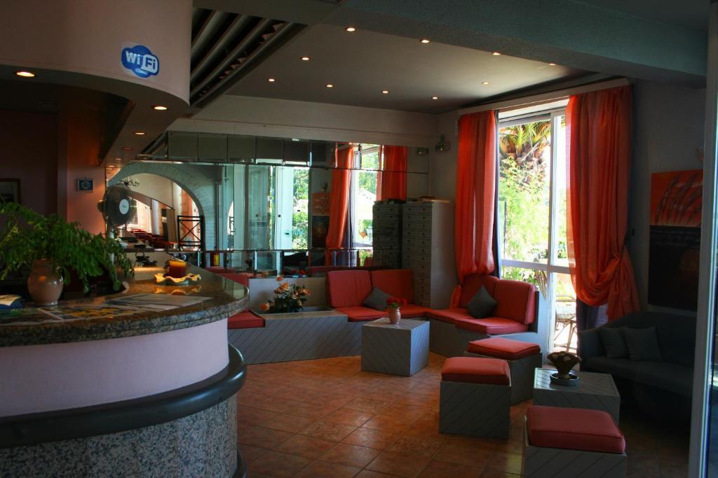 Aegli Hotel Perama  Exterior photo